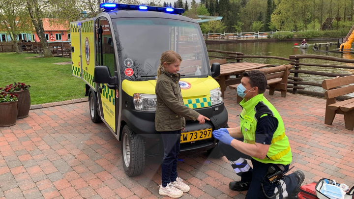 Mit unserem Einsatzfahrzeug können wir im Park schnell Hilfe leisten.